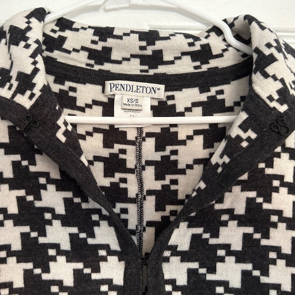 Pendleton Houndstooth Cape/Poncho - Picture 3 of 5